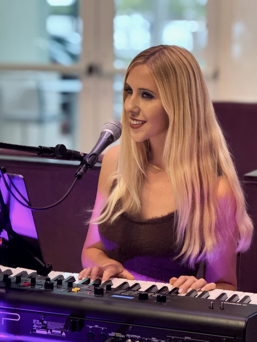 Joanna Holstein singing at the keyboard